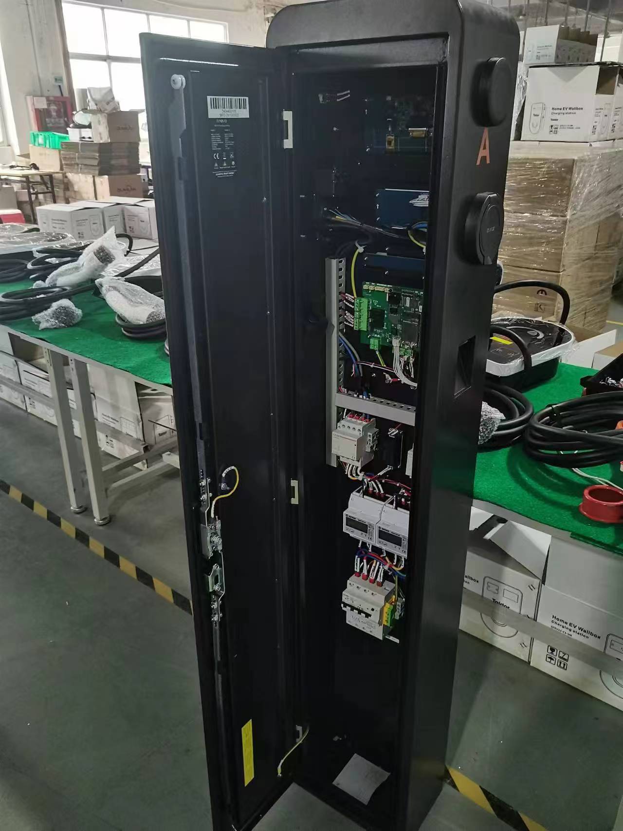 QSTEV-AI-CDRDT Twin Pedestal Public Series EV AC charger