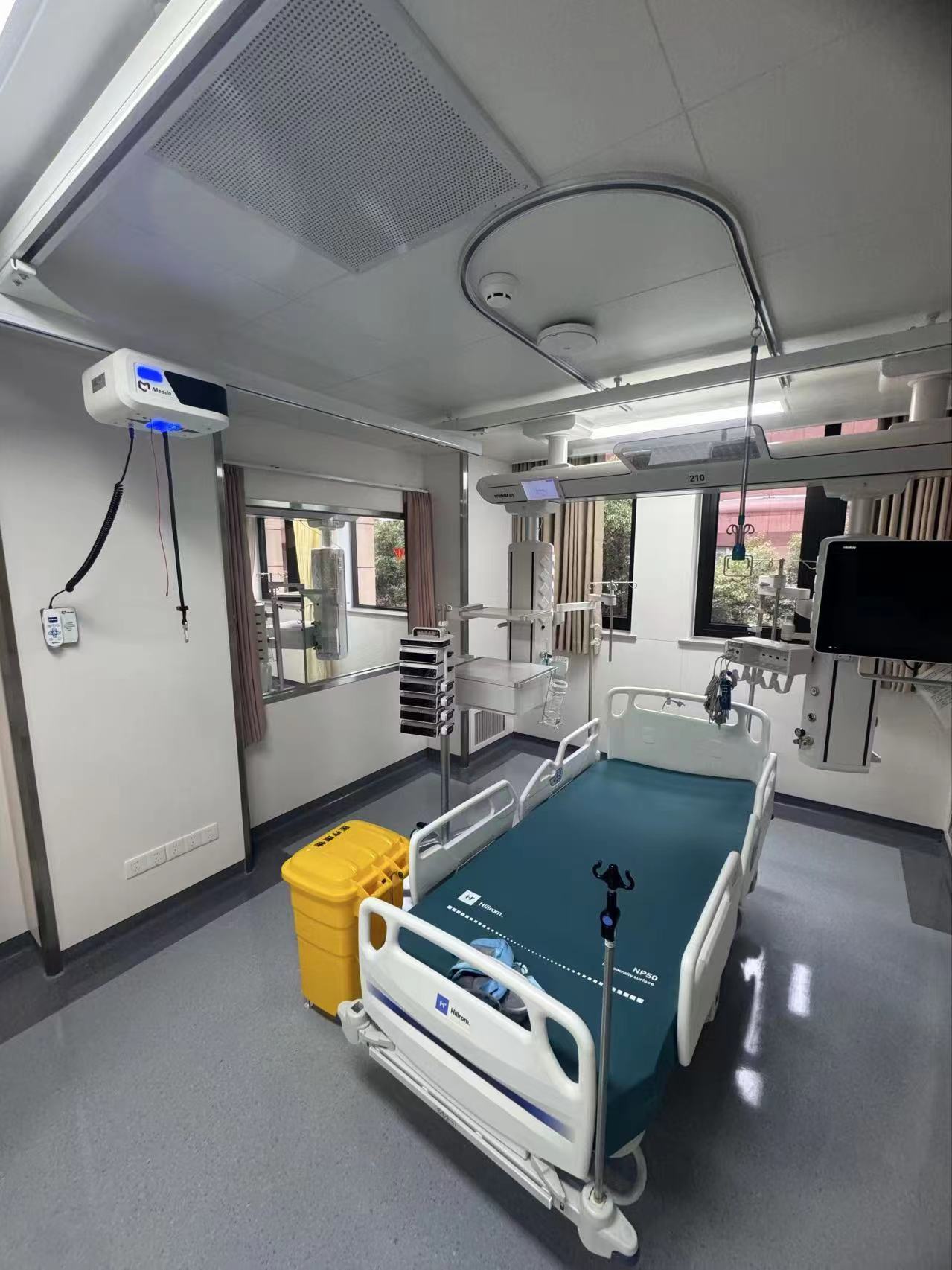 Ceiling lift hoist