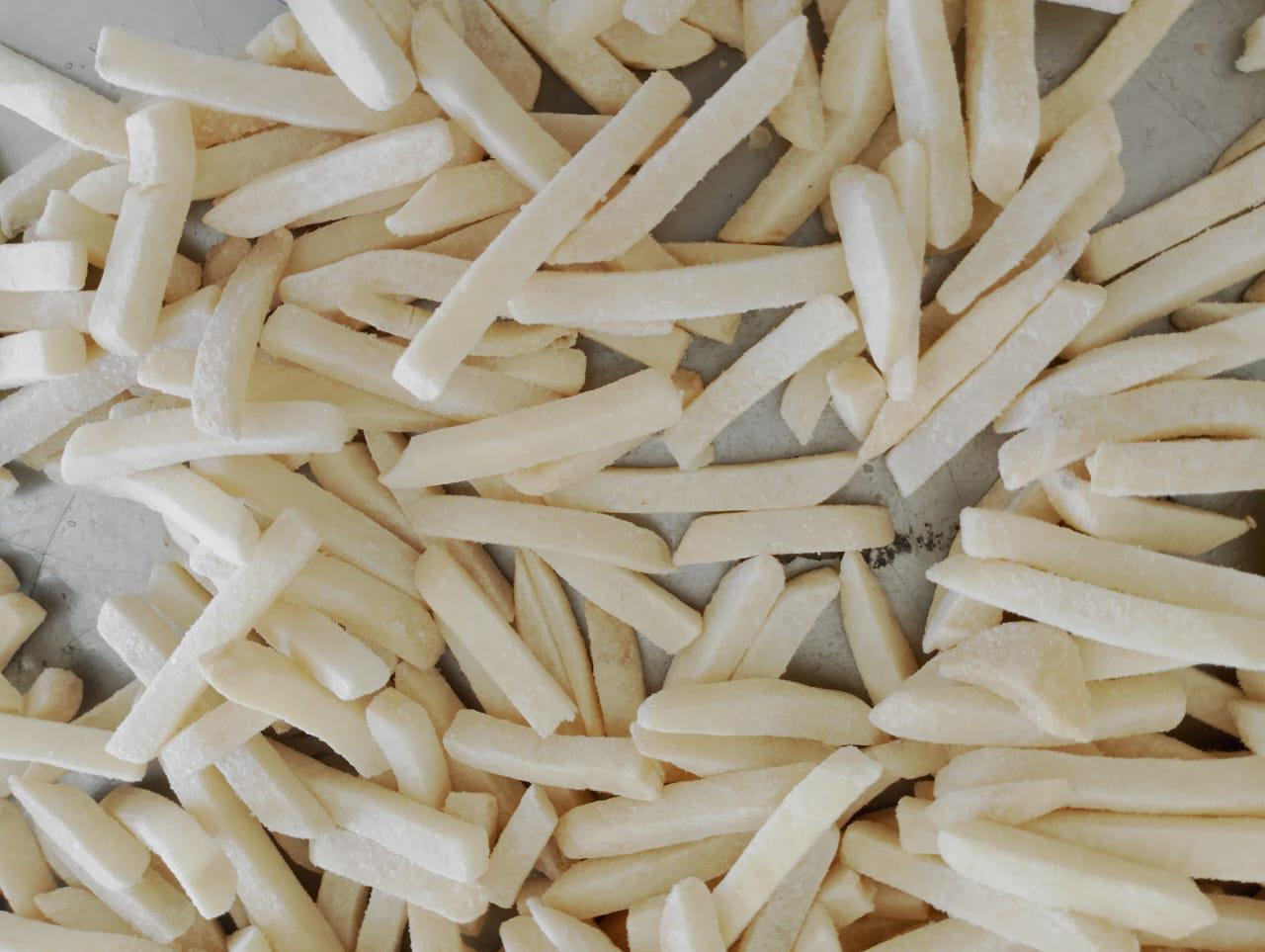 Premium Semi-Cooked Frozen French Fries – Crispy Texture, Golden Color, Ready to Fry