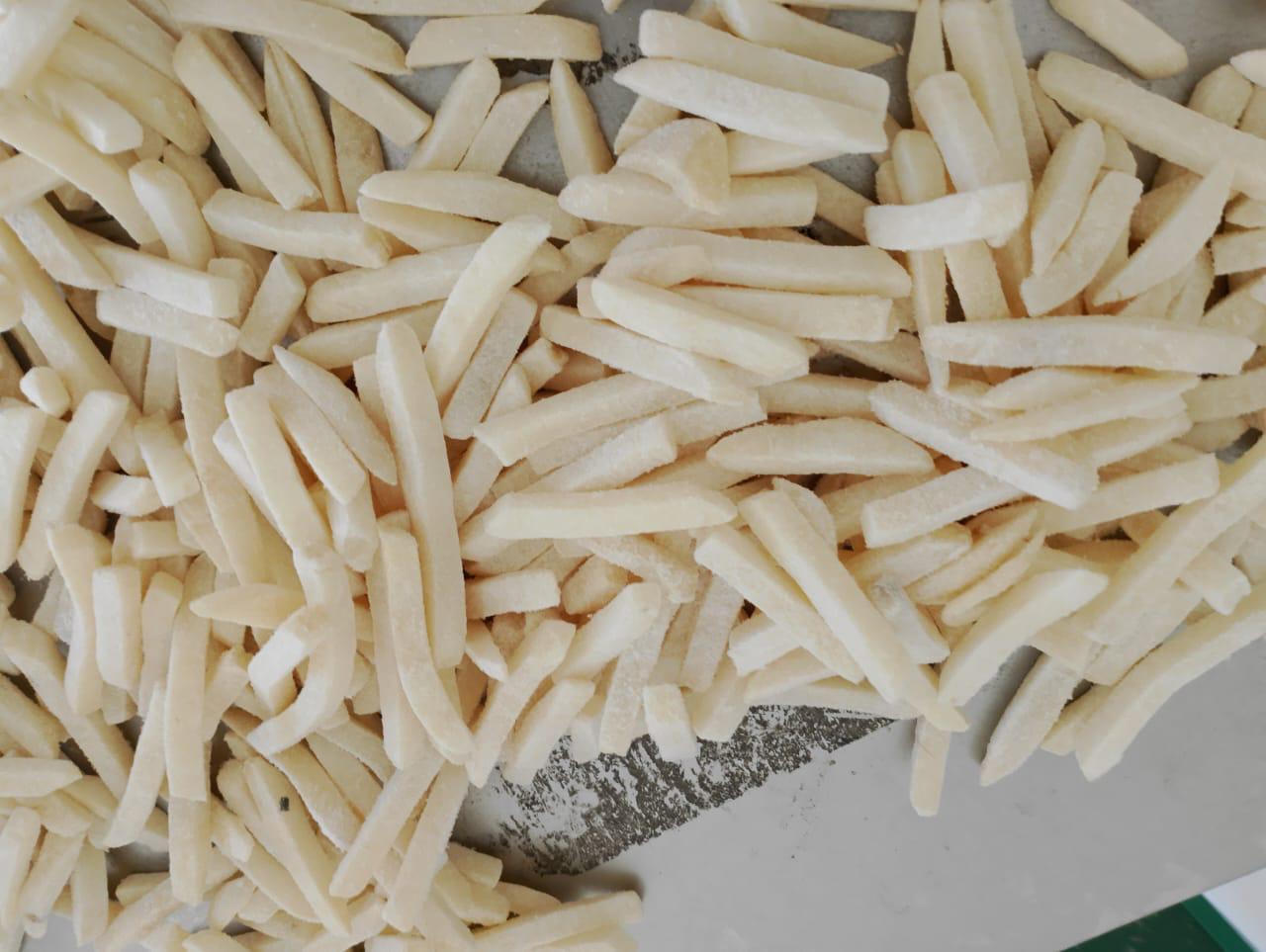 Premium Semi-Cooked Frozen French Fries – Crispy Texture, Golden Color, Ready to Fry
