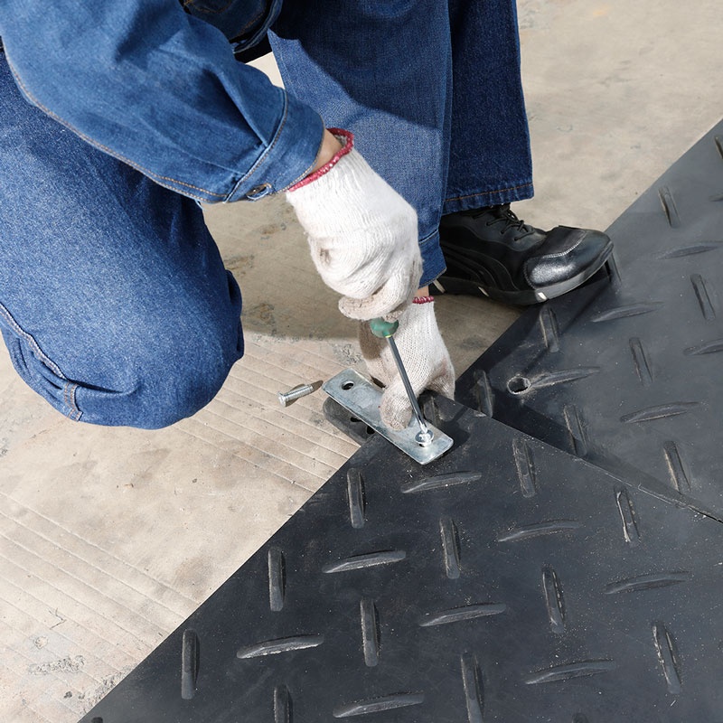 High Quality Ground Protection Mat Polyethylene Ground Sheet for Sale 4x8 Hdpe PE Engineering Durable 5 Million Xinxing 12.7 Mm