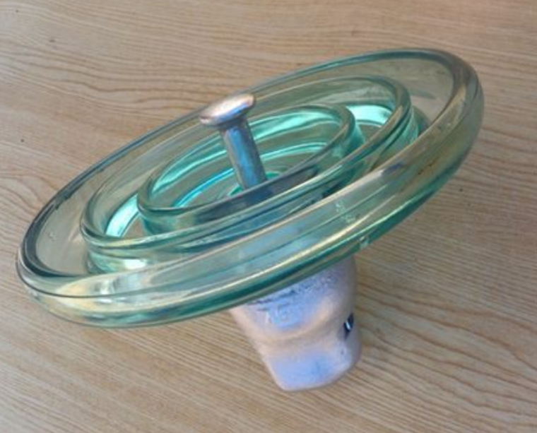Glass insulator