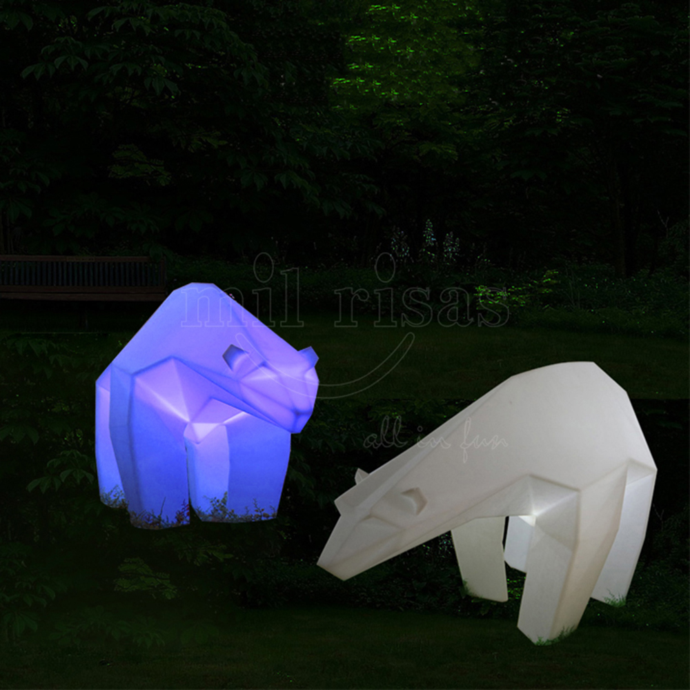 Large Outdoor Polar Bear Decor Geometric LED Garden Light