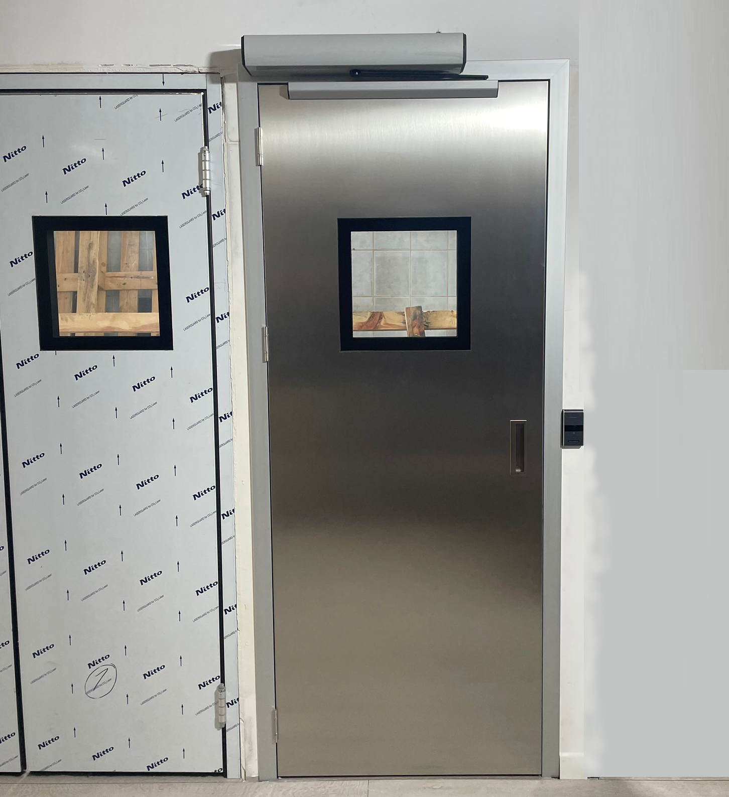 90 DEGREE STAINLESS AUTOMATIC DOOR
