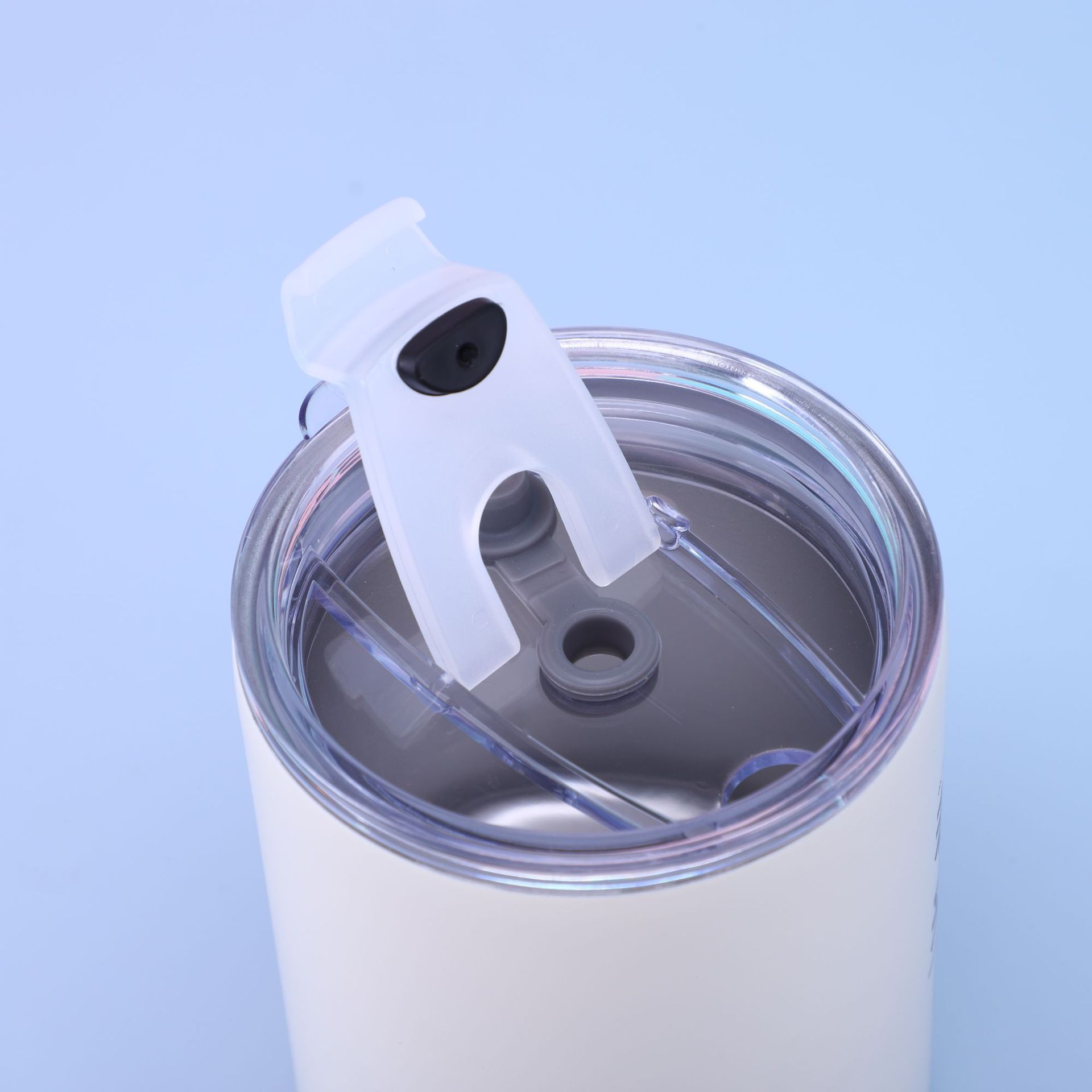 Travel coffee mugs