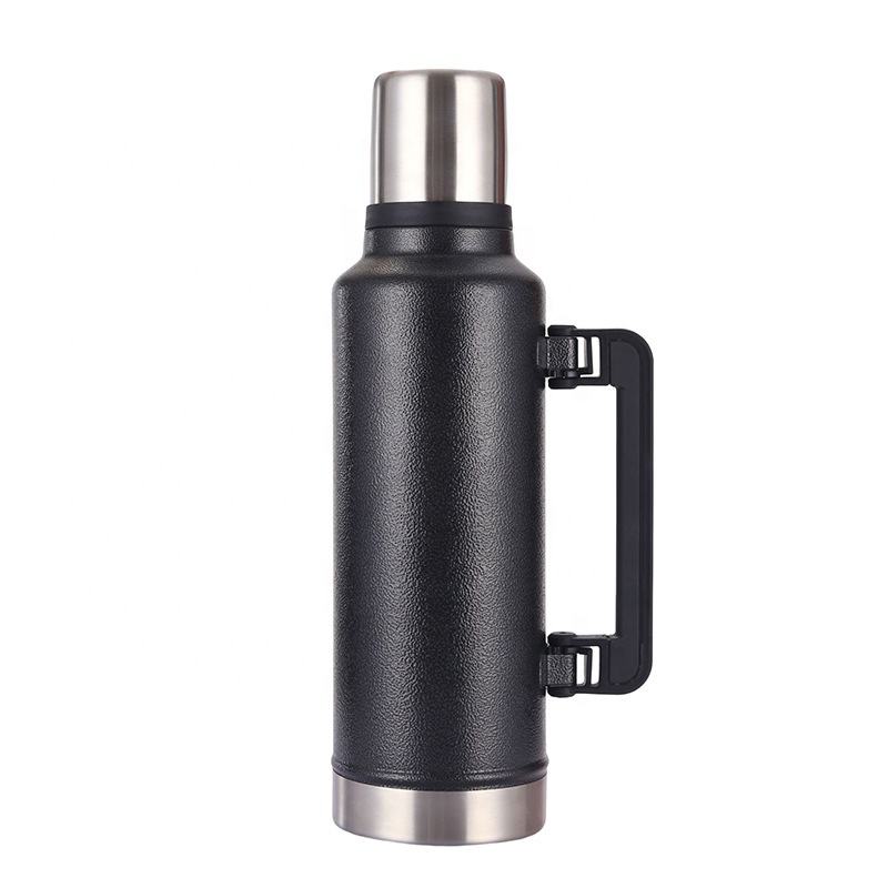 Water bottle with handle