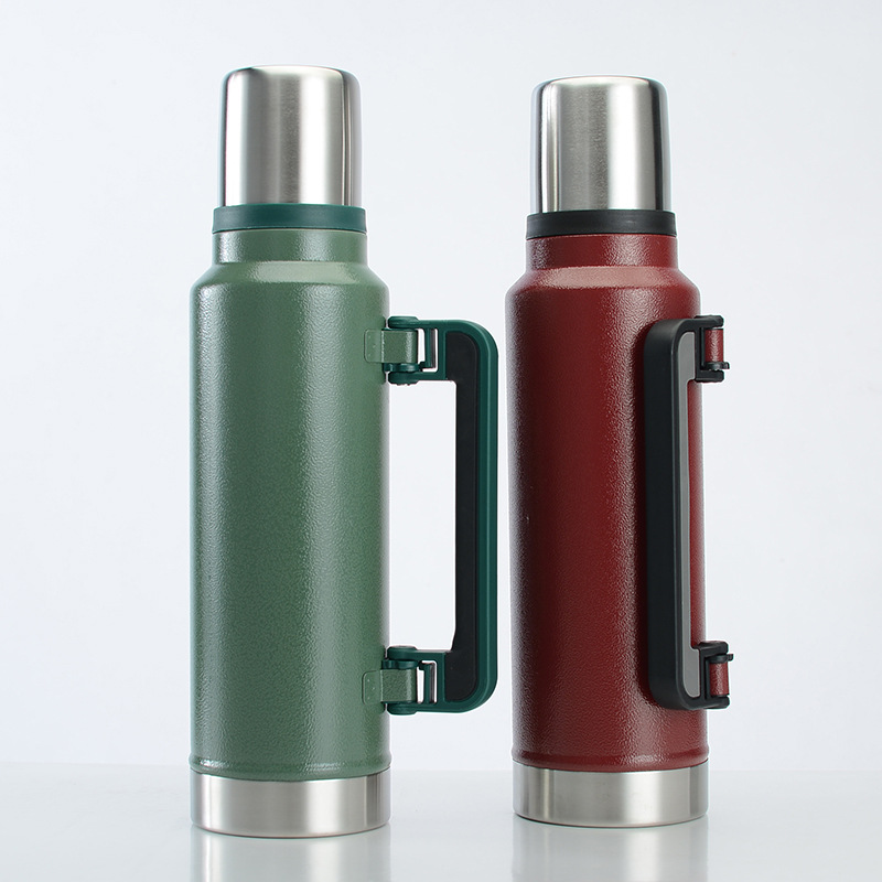 Water bottle with handle
