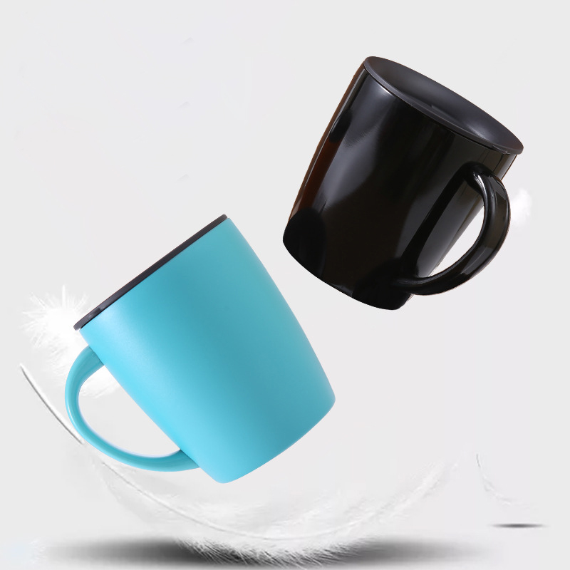 Stainless steel coffee mug with lid