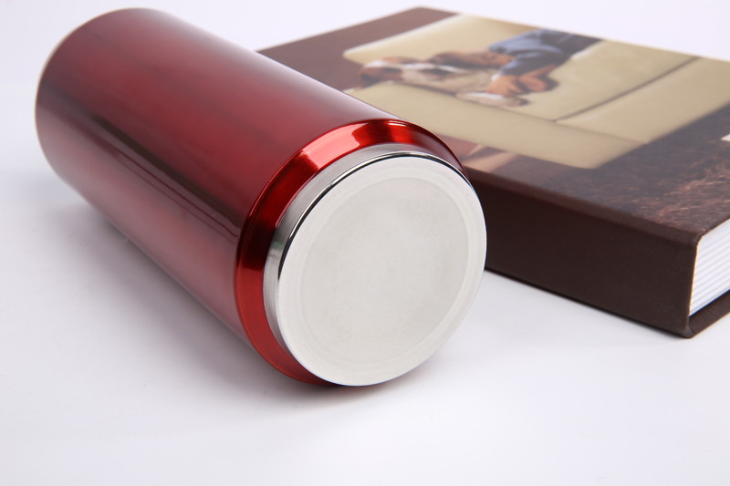 Vacuum insulated cola can