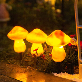 Hot selling on amazon IP65 Outdoor Lawn Landscape Decor Resin Mushroom Solar Garden Stake Lights