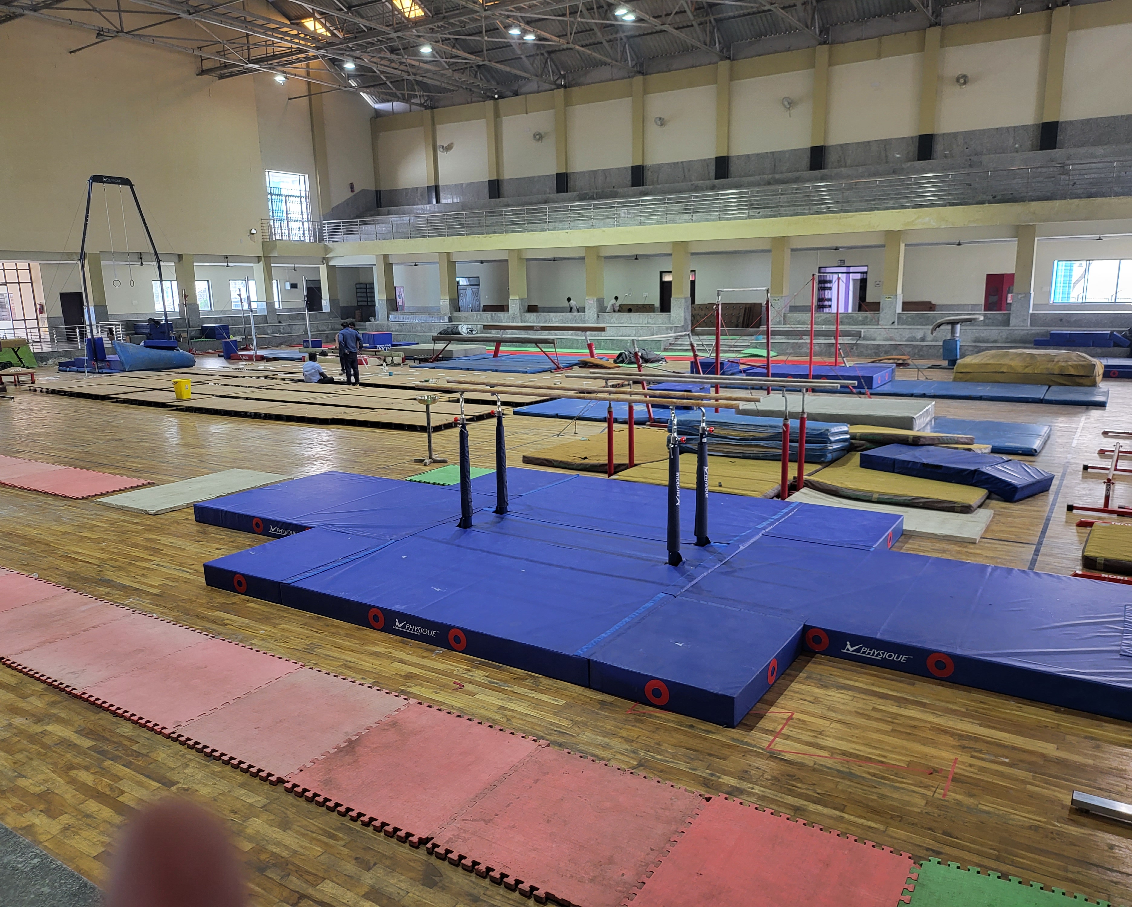 1001: Competition Parallel Bars