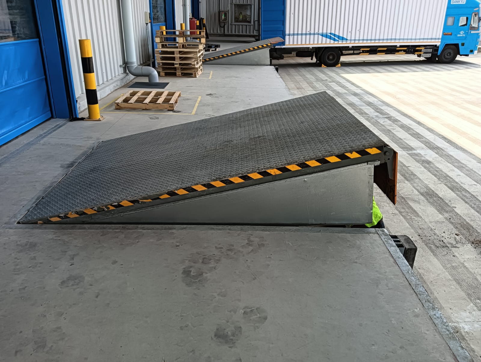 DOCK LEVELLER