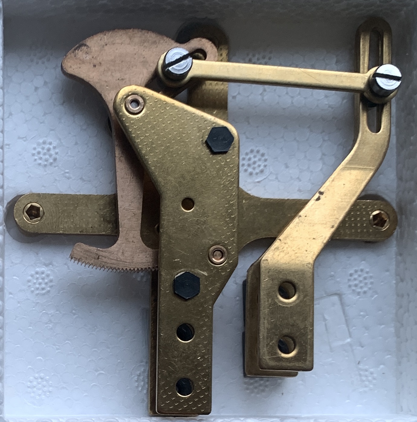 Pressure gauge movement for type F mud gauge