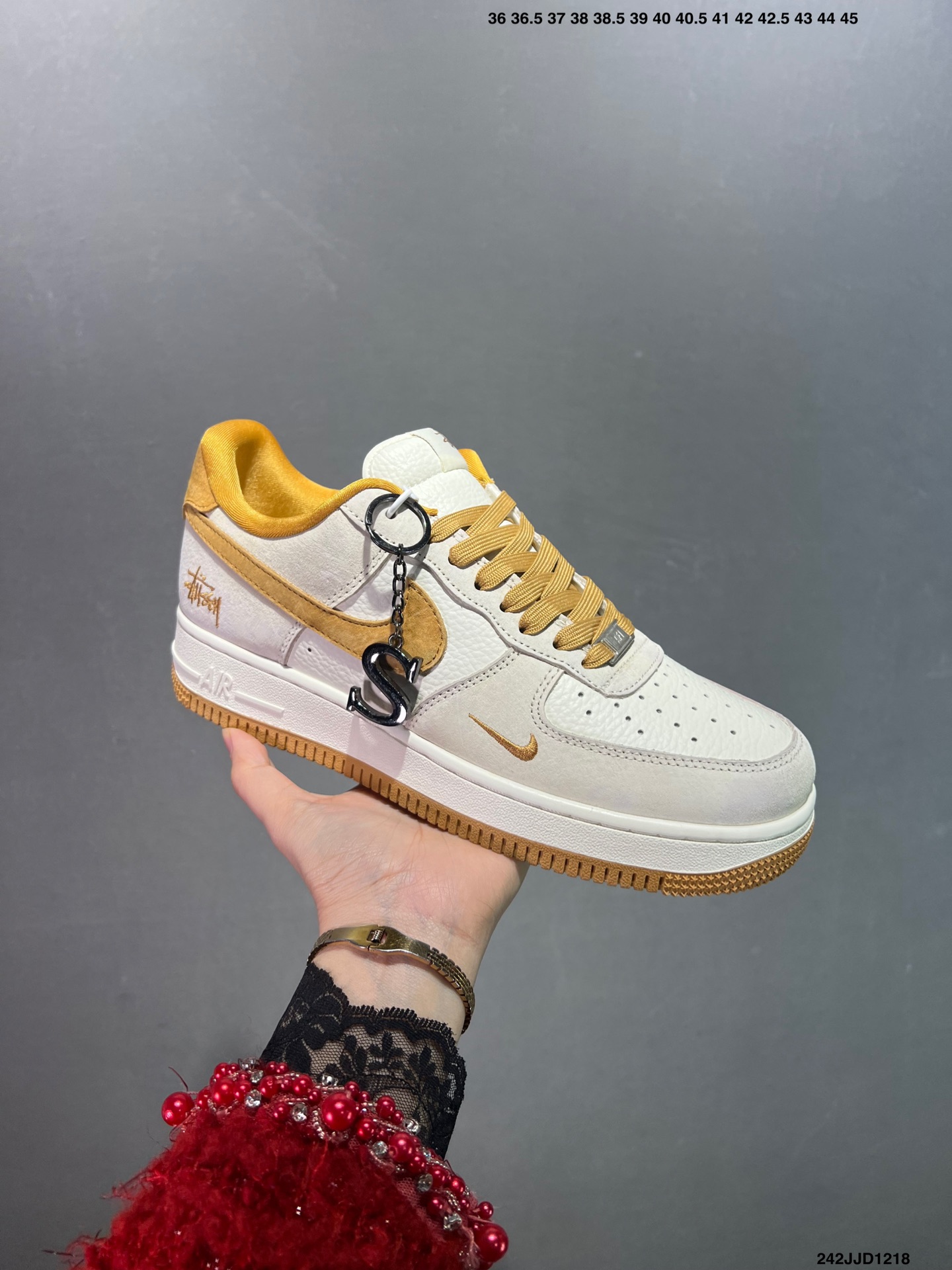 NIKE AIR FORCE 1