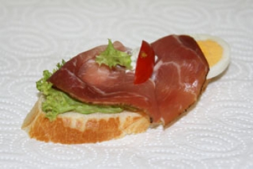 Raw ham - white bread