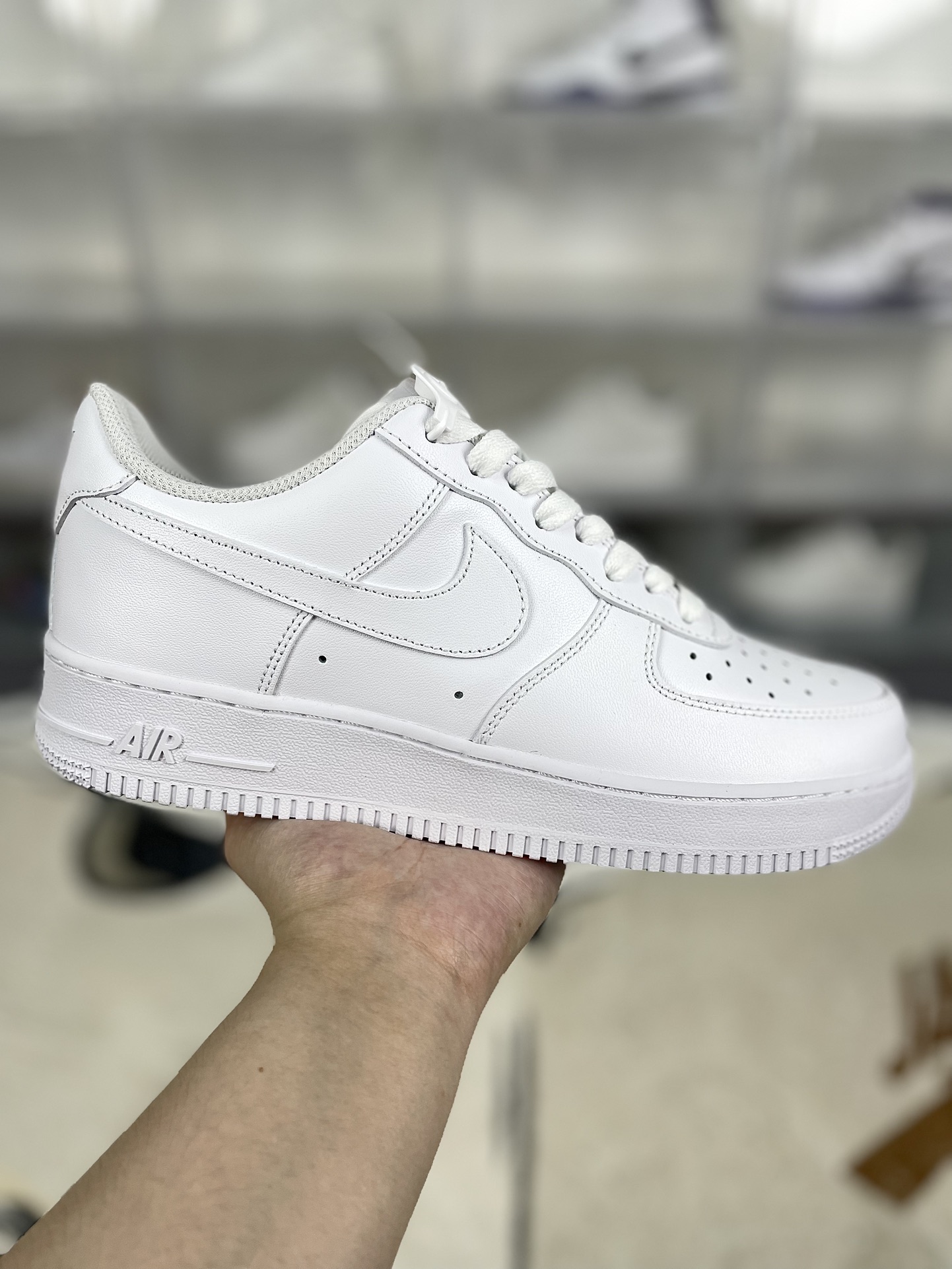 NIKE AIR FORCE 1