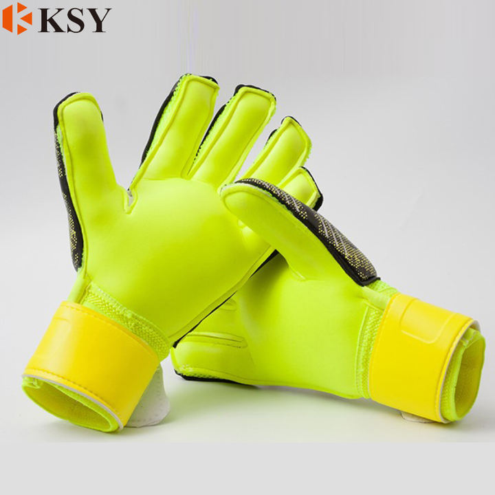 Hot selling Goalkeeper glove are all used to protect the football goalkeeper's gloves with thick latex custom logo