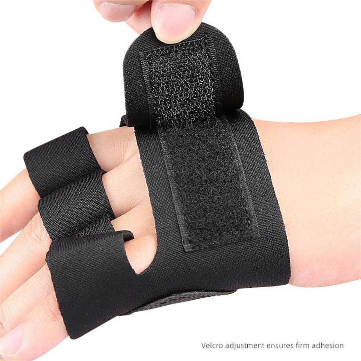 Sports fitness palm protection Weight lifting dumbbell four-finger palm protection horizontal bar training half-finger gloves