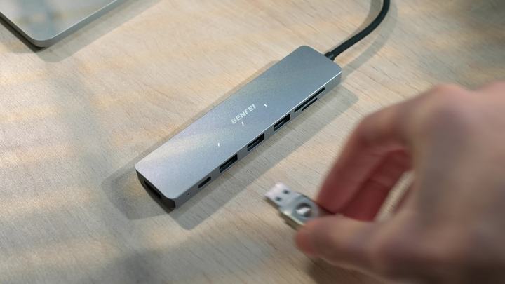 BENFEI USB C HUB 7in1 Multiport Adapter with USB-C to HDMI 4K@30Hz SD/TF Card Reader/3*USB 3.0/60W Power Delivery China Bulk Supplier Customization