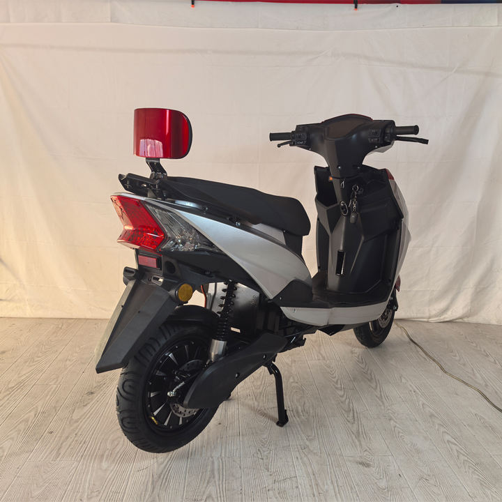 2024 New Electric Motorcycle Electric Motor Bike 1500W Fast Adult Moped Electric Scooter With Pedal