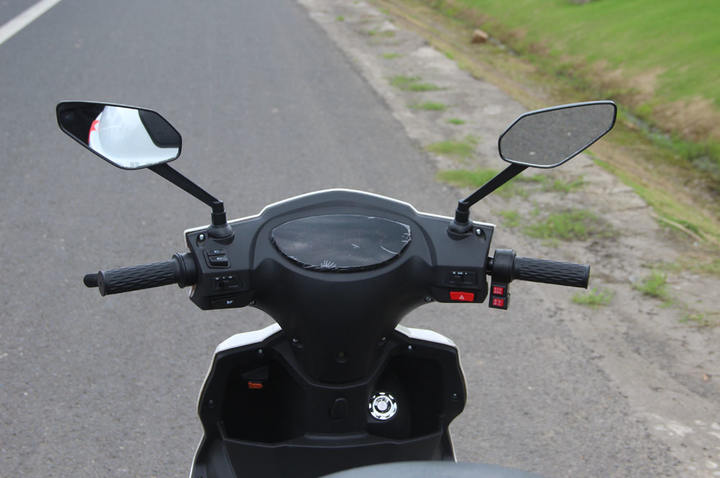 High Quality E Motorcycle 1000W 48V Electric Motorbike Adult 14 Inch High Speed Electric Motorcycle Scooter Low-Cost Manufacturing