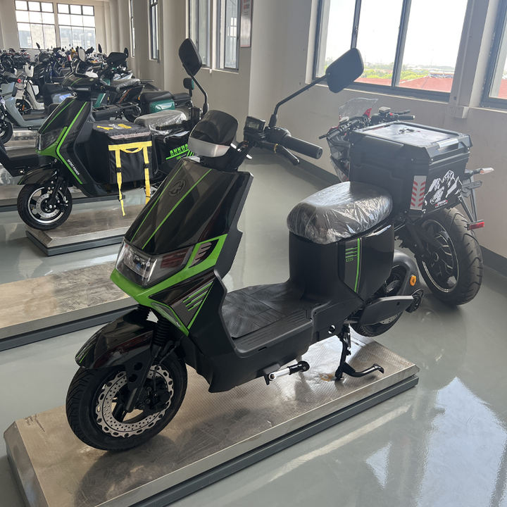 Wholesale 2024 New Style Electric Motorcycle 2000W 72V20AH Lead Acid Bettery Strong Power Electric Motorcycle for Adult Manufacturer and Supplier