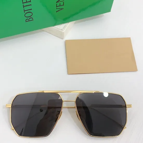 Wholesale Designer Women′s Sunglasses Replica Men′s Polarized Sunglasses Complete Set Packaging