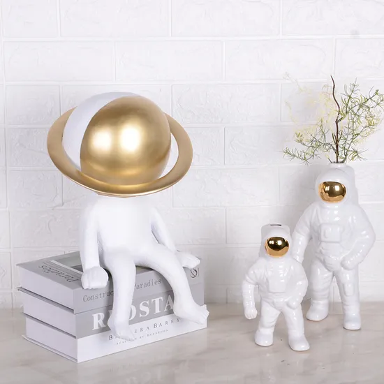 Home Decor in Resin Sculpture Table Top Accent Spaceman Decorations