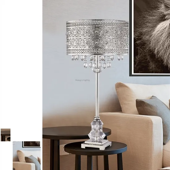 Light Luxury and Elegant European Metal Texture Hollow Carved Pattern Gorgeous Crystal Bead Chain Decoration Table Lamp