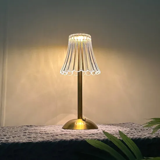 Factory Stock American Style Vintage Romantic Bedroom Bedside Warm Crystal LED Night Table Lamp