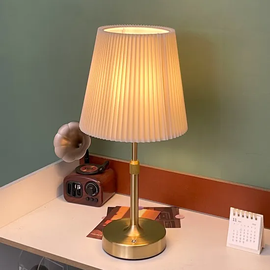 Romantic Atmosphere Fabric Metal Table Lamp Creative Table Lamp