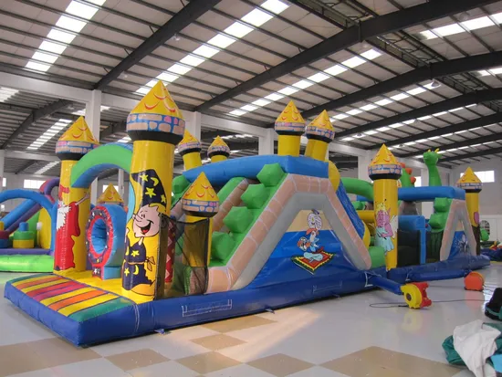 Inflatable Obstacles in Inflatable Castle (AQ152)