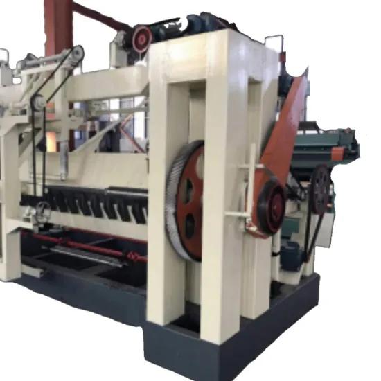 8 FT Spindle Peeling Machine for Veneer Peeling Lxq1300L-900 Model 1300mm