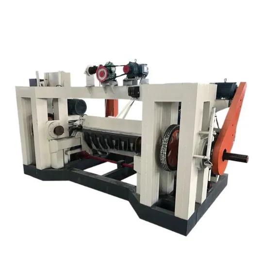 8 FT Spindle Peeling Machine for Veneer Peeling Lxq1300L-900 Model 1300mm