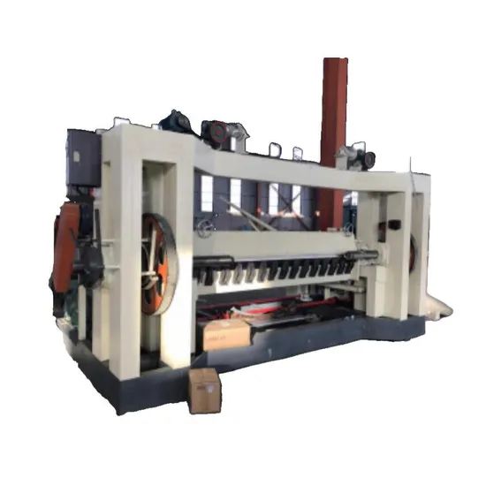 8 FT Spindle Peeling Machine for Veneer Peeling Lxq1300L-900 Model 1300mm