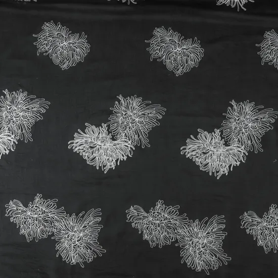 Fashion Large Chrysanthemum 3D Organza Embroidery Fabric for Home Textile