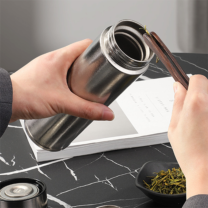 450ml temperature display Titanium Insulated Water Bottle Gift Thermos with Infuser Business vacuum Flask with infuser Global Manufacturing