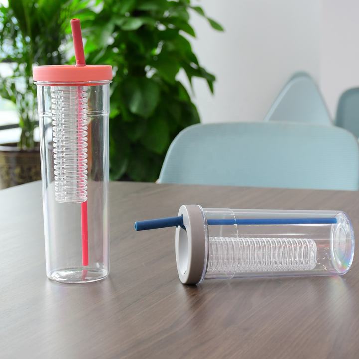 550ml/700mlc BPA free Custom gift transparent sport gym plastic water cup With Fruit Infuser for fitness enthusiasts Custom Factory Production Trade