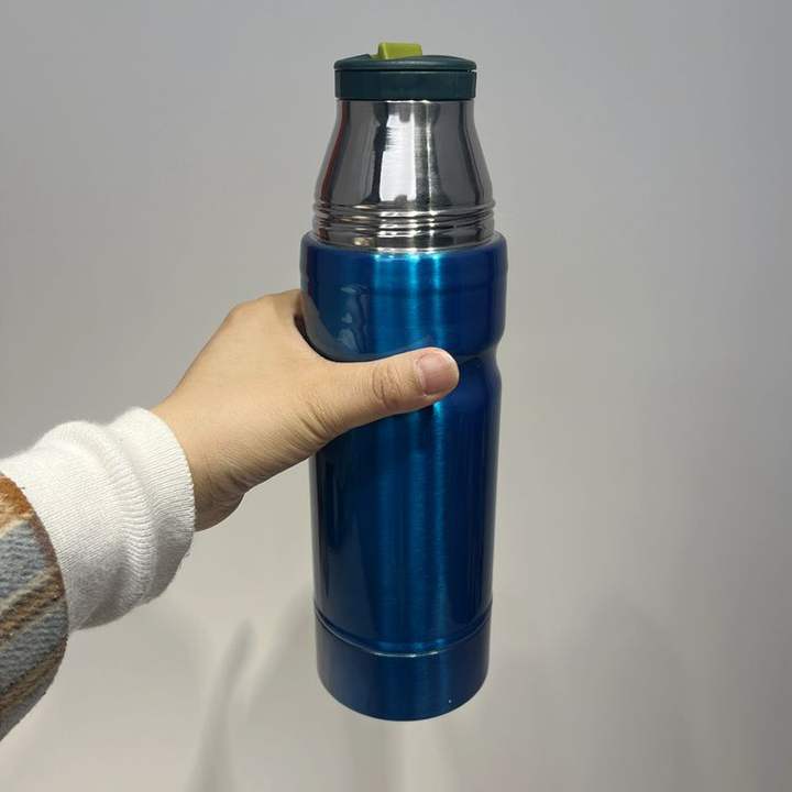 Double Wall Stainless Steel Water Bottle 680ml Sports Vacuum Water Bottle With Handle Lid China Factory Supply Services