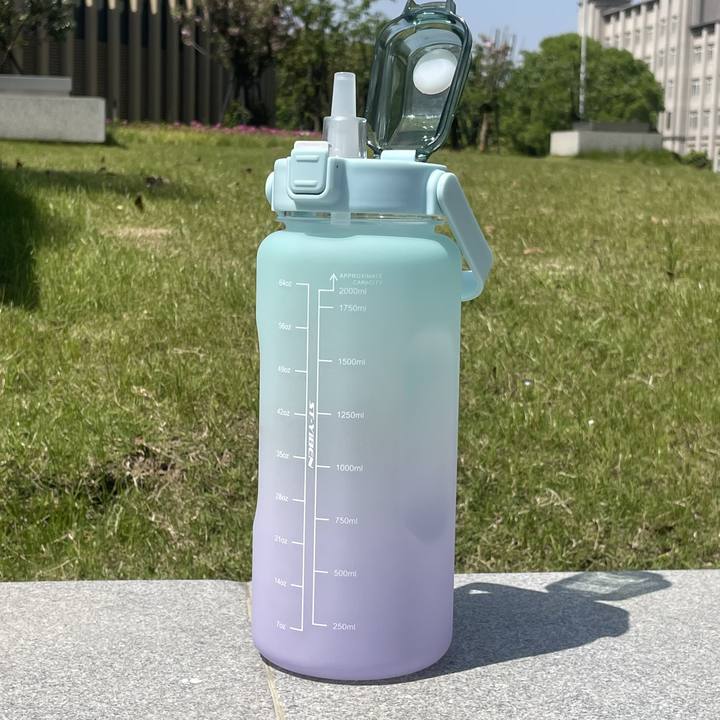 Factory Wholesale 2L Color Gradient Big Capacity BPA Free Plastic Sport Water Bottle Factory Outlet