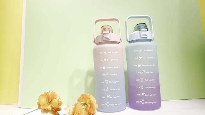 Factory Wholesale 64OZ/2000ml  bpa free Customize travel Plastic motivational sport water bottles with straw and time marker OEM Manufacturer