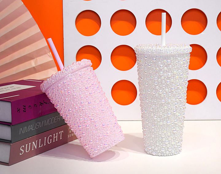 Glitter Water mugs Factory Wholesale Low Price 650ml/22oz Luxury Drinkware Unisex Plastic Cups with lid and straw Mass Wholesale Innovation