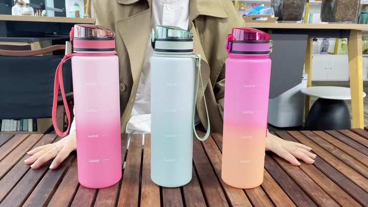 Gourde Sport Gym Water Bottle with Bounce Dust Cover and Portable Rope Deau 1 Liter Camping Plastic Bottle Unisex SK Support Manufacturing and Export Efficiency