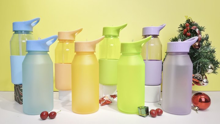 Hot sale drinkware customized OEM  bpa free 32oz ecofriendly clear yellow cute straw water bottles with Silicone case Quality Manufacturing Direct