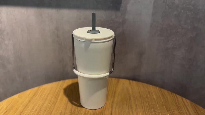 Portable and durable Custom color and logo 550ML 304 stainless steel Double layer insulation water cup with metal folding handle Manufacturing Firm Solutions