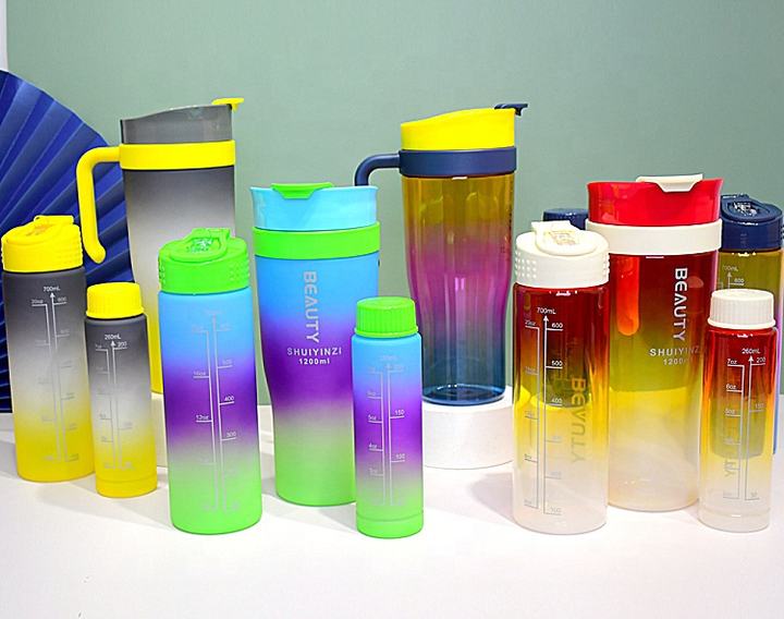 Wholesale 3 in 1 Set Portable Plastic outdoor hiking customized Gradient Sport Water Bottle with handle Private Label Manufacturing