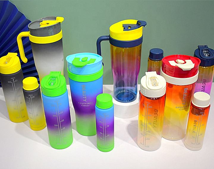 Wholesale 3 in 1 Set Portable Plastic outdoor hiking customized Gradient Sport Water Bottle with handle Private Label Manufacturing