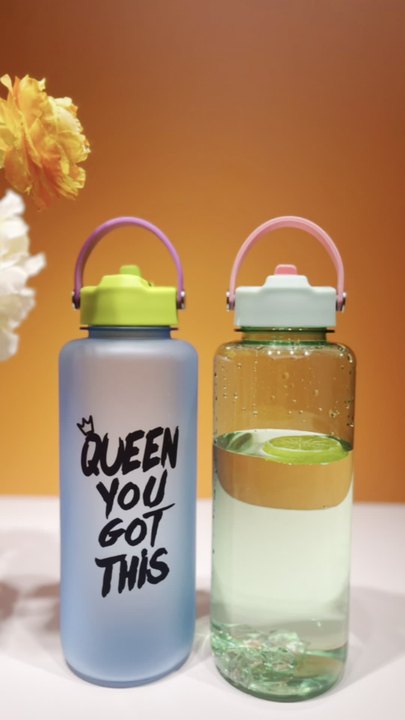 Wholesale price Big capacity 50oz /1500ml  Bpa Free Plastic Sports Gym Water Bottle With Handgrip and straw China Bulk Supplier Customization