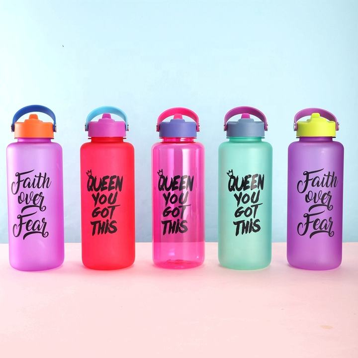 Wholesale price Big capacity 50oz /1500ml  Bpa Free Plastic Sports Gym Water Bottle With Handgrip and straw China Bulk Supplier Customization