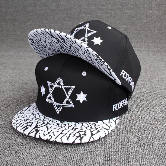 Custom Brim Two Tone 3D Embroider 6 Panel Snapback Cap